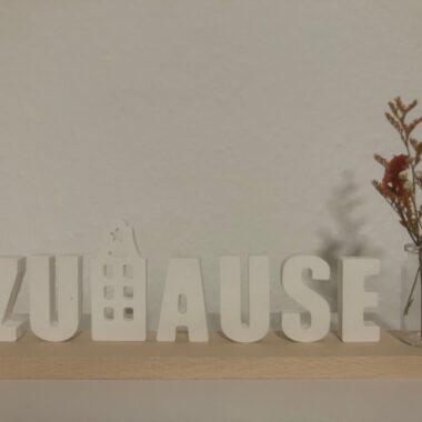 Zuhause – Handgefertigter Schriftzug